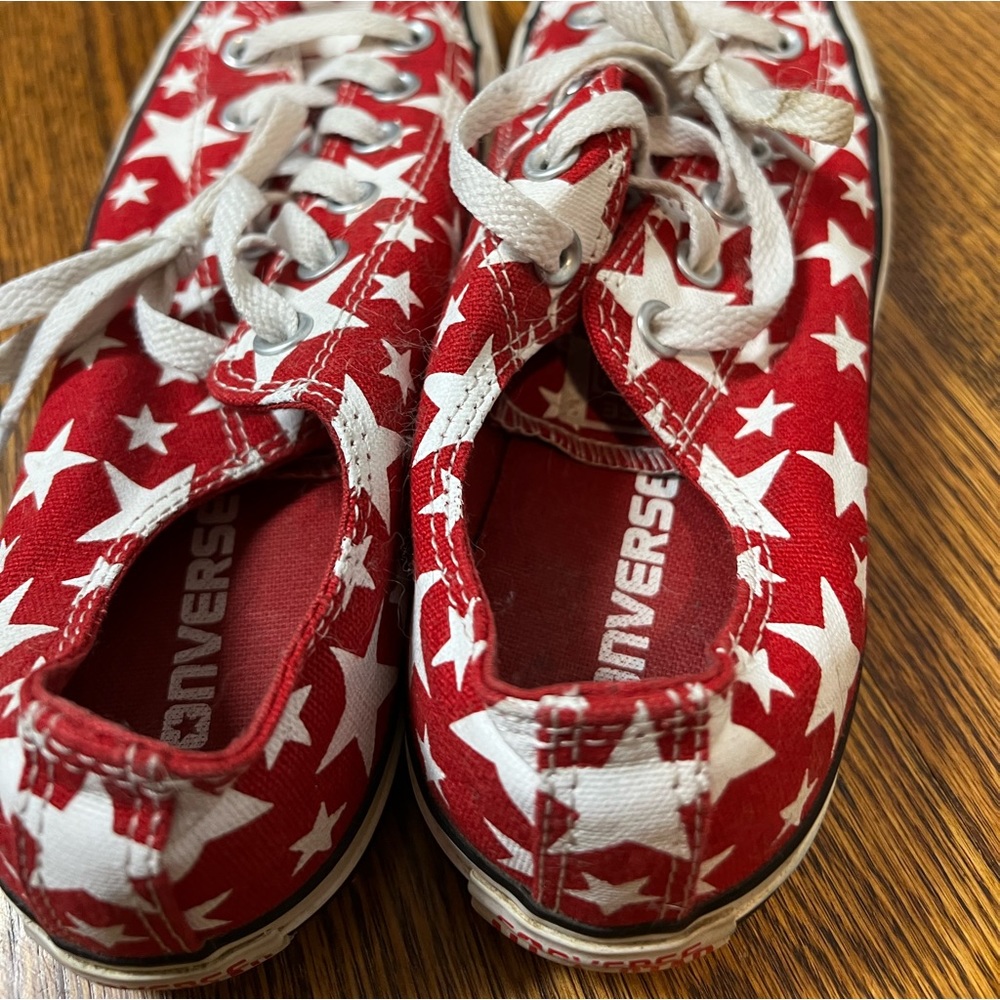 Converse sneakers never worn size 8